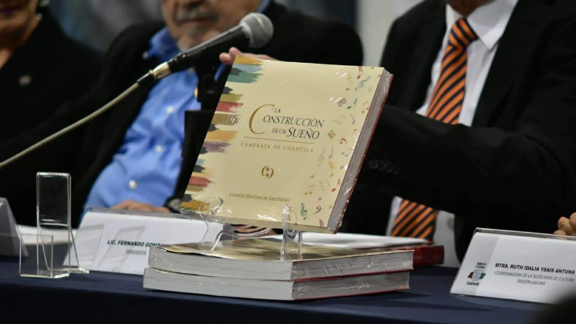 42 TRIANA  Presentan el libro